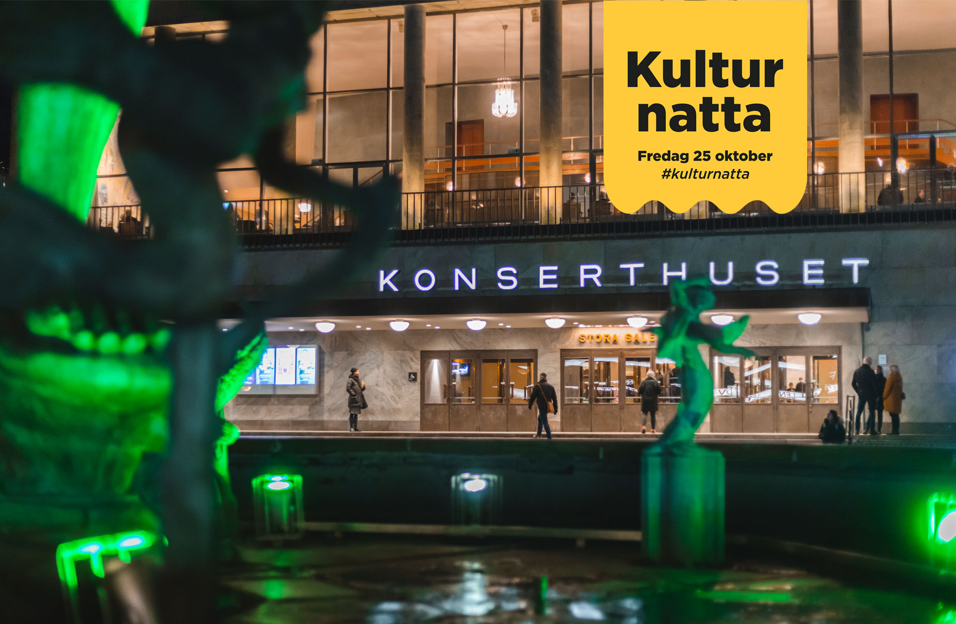 Foto av Göteborgs Konserthus fasad tagen en höstkväll.