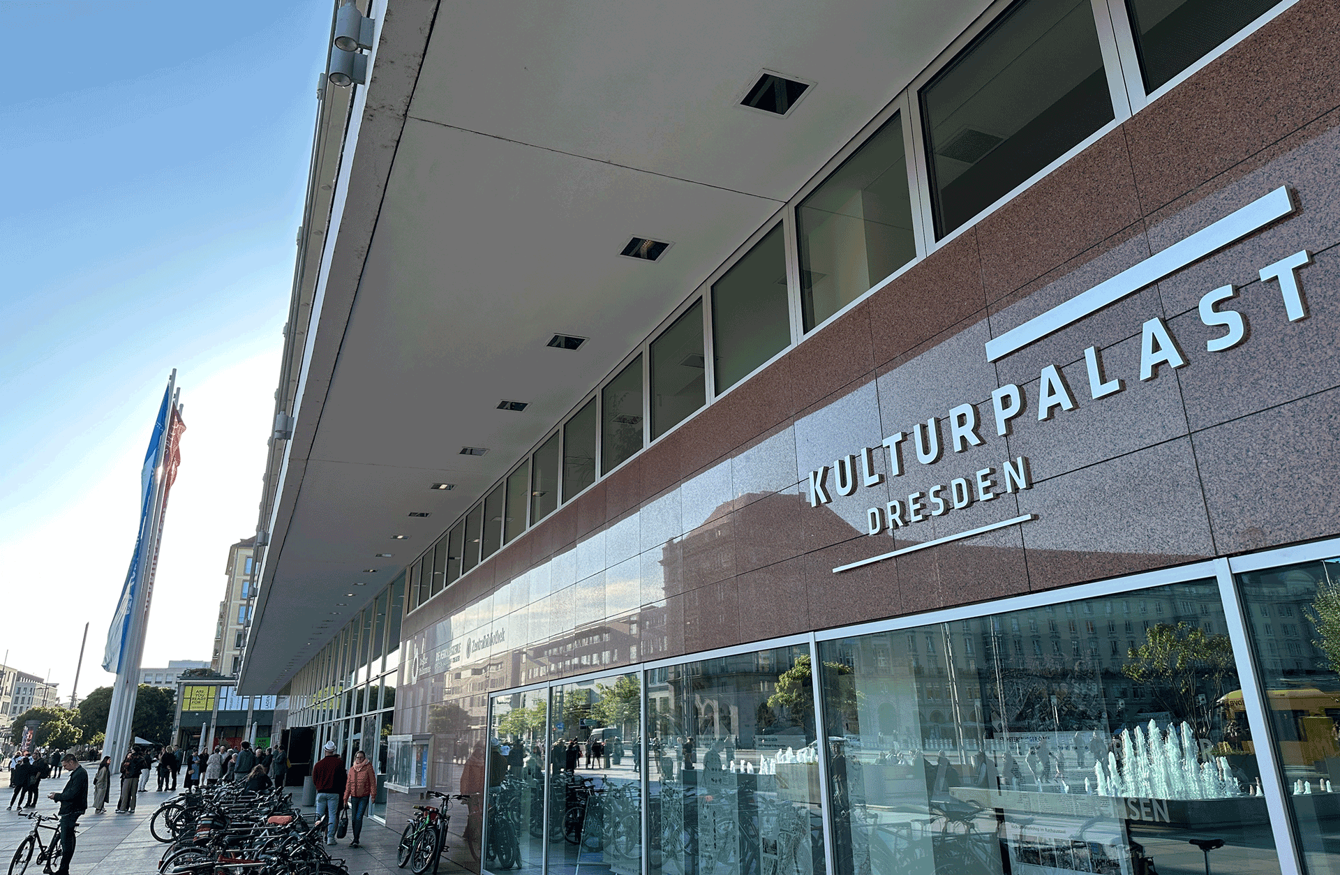 Fasaden av konserthuset i Dresden